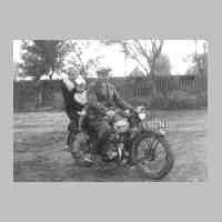 002-0037 Franz Gengel mit Ehefrau Grete und Tochter Gisela Pfingsten 1935.jpg